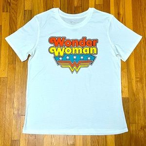 Wonder Woman Love Tribe T-Shirt. Short sleeve. Size Small